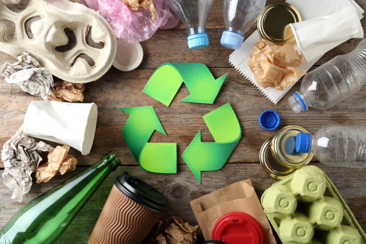 Préférer le réemploi au recyclage