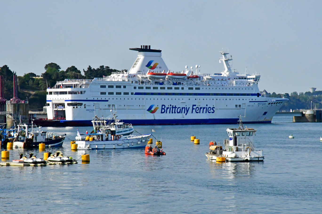 Un ferry de l'enseigne Brittany Ferries.