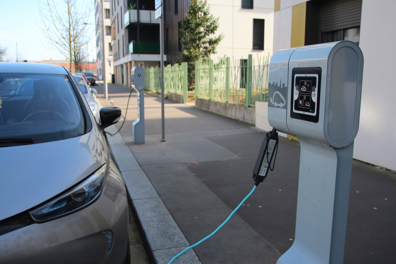 Les entreprises auront besoin de bornes de recharge pour leurs flottes automobiles, mais aussi pour les véhicules de leurs salariés et de leurs clients. (© Aletheia Press / B.Delabre)