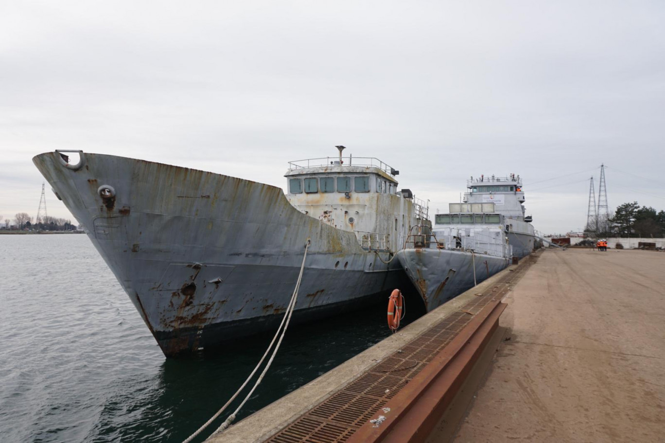 Huit navires de la Marine nationale vont être démantelés sur le site havrais de Baudelet environnement. (©Gazette Normandie/Chl.G.)