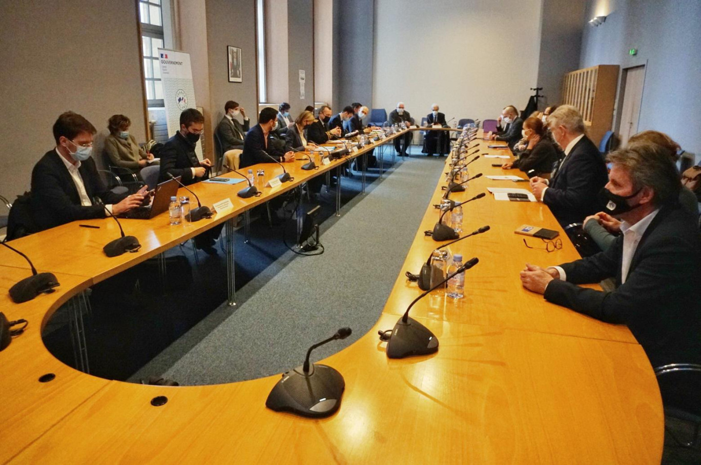 La ministre Agnès Pannier-Runacher a réuni acteurs économiques et élus locaux pour une table ronde sur le déploiement du plan de relance dans le secteur industriel. (©Gazette Normandie/Chl.G.)