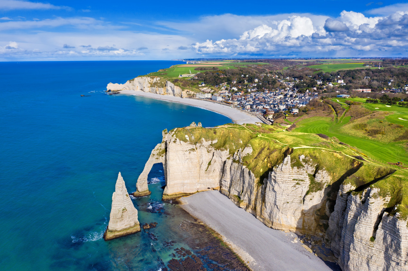 La pétition des habitants d'Étretat a déjà recueilli plus de 14 000 signatures. (©Adobe Stock/Thieury)