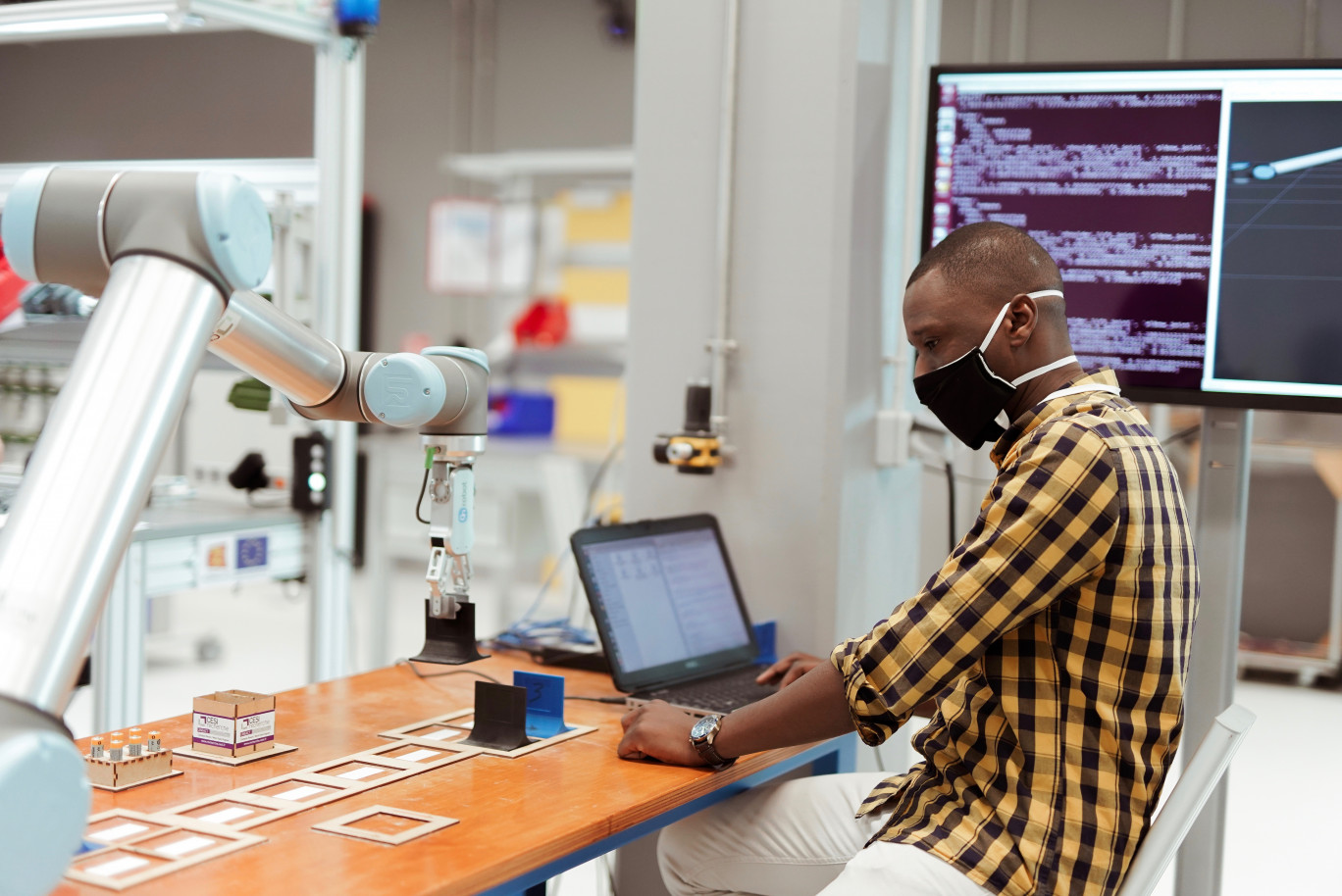 Chaîne de production automatisée, réalité virtuelle, Big Data… sont au cœur du démonstrateur du campus de Rouen. (© CESI)