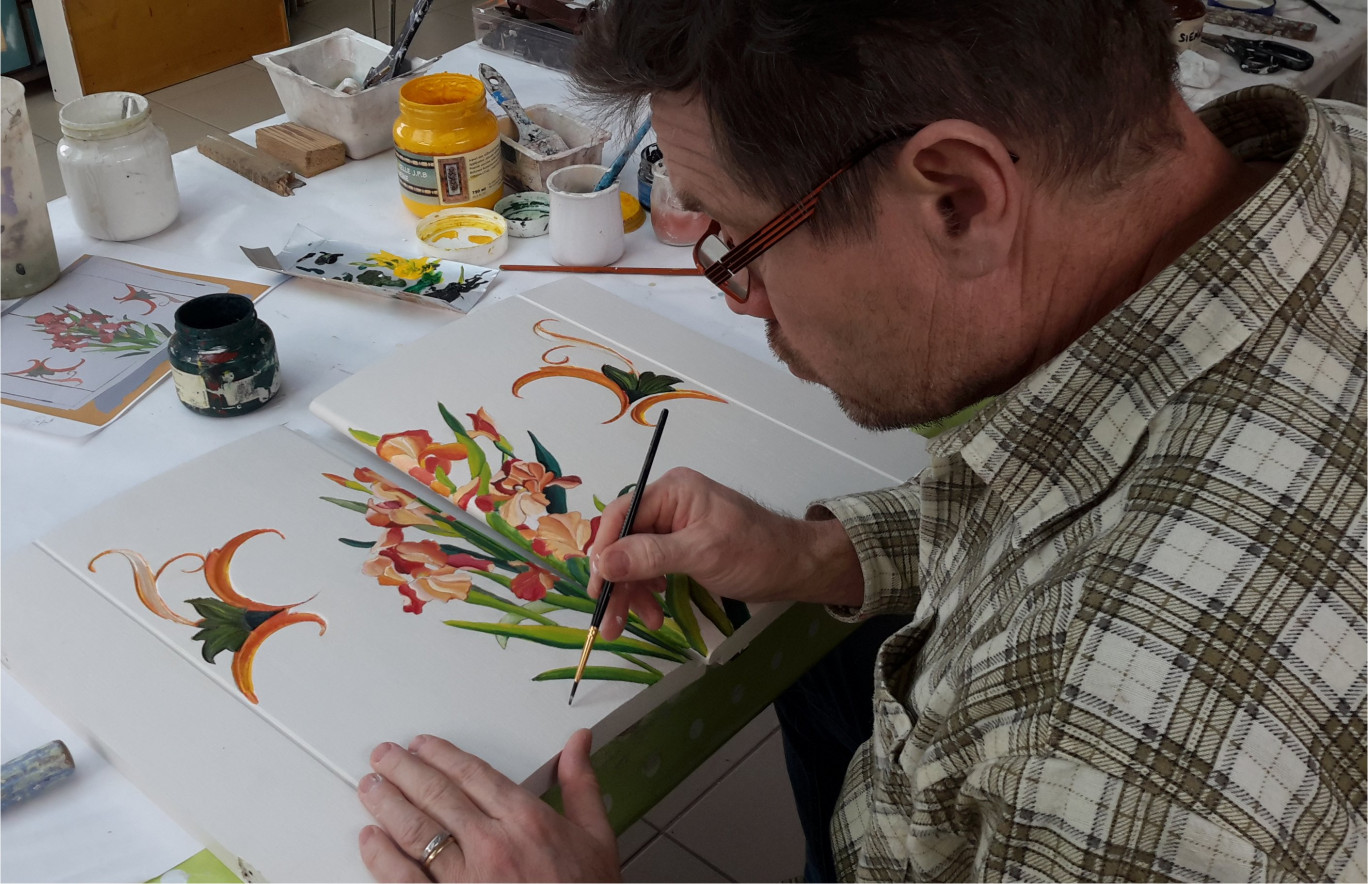 Gilles Legras est peintre sur meubles depuis 2006.