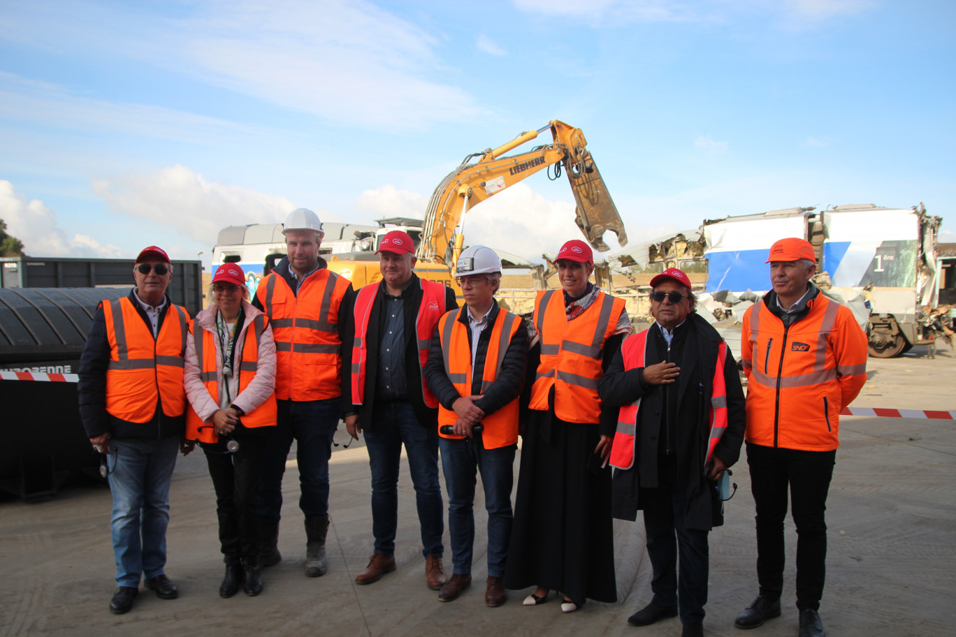 Les représentants de Baudelet Environnement, de la SNADEC et de la SNCF, lors de l'inauguration, le 12 octobre, à Grémonville. (© Aletheia Press / B.Delabre)