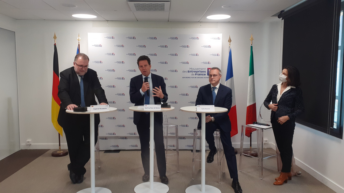 Trois syndicats patronaux, italien (Confindustria), français (Medef) et allemand (BDI) ont tenu une conférence de presse.