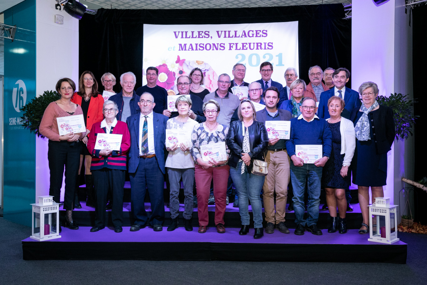 Les lauréats du 62e concours des Villes, Villages et Maisons Fleuris récompensés. 