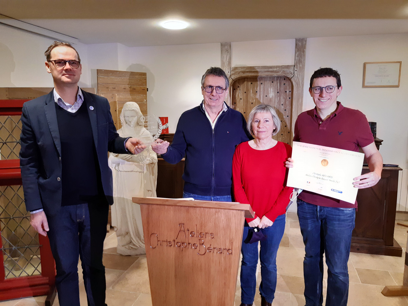 La CCI Rouen Métropole a remis un Mercure d'or aux Ateliers Christophe Bénard, menuiserie située à Yerville. (Photo CCI)