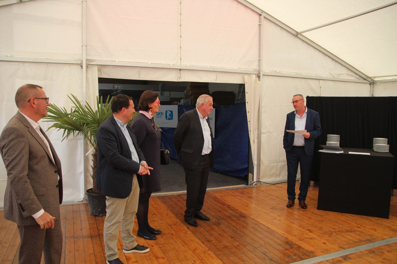 Alain Flamey a inauguré les nouveaux locaux de SADE Télécom en présence des élus locaux. (© Aletheia Press / B.Delabre)