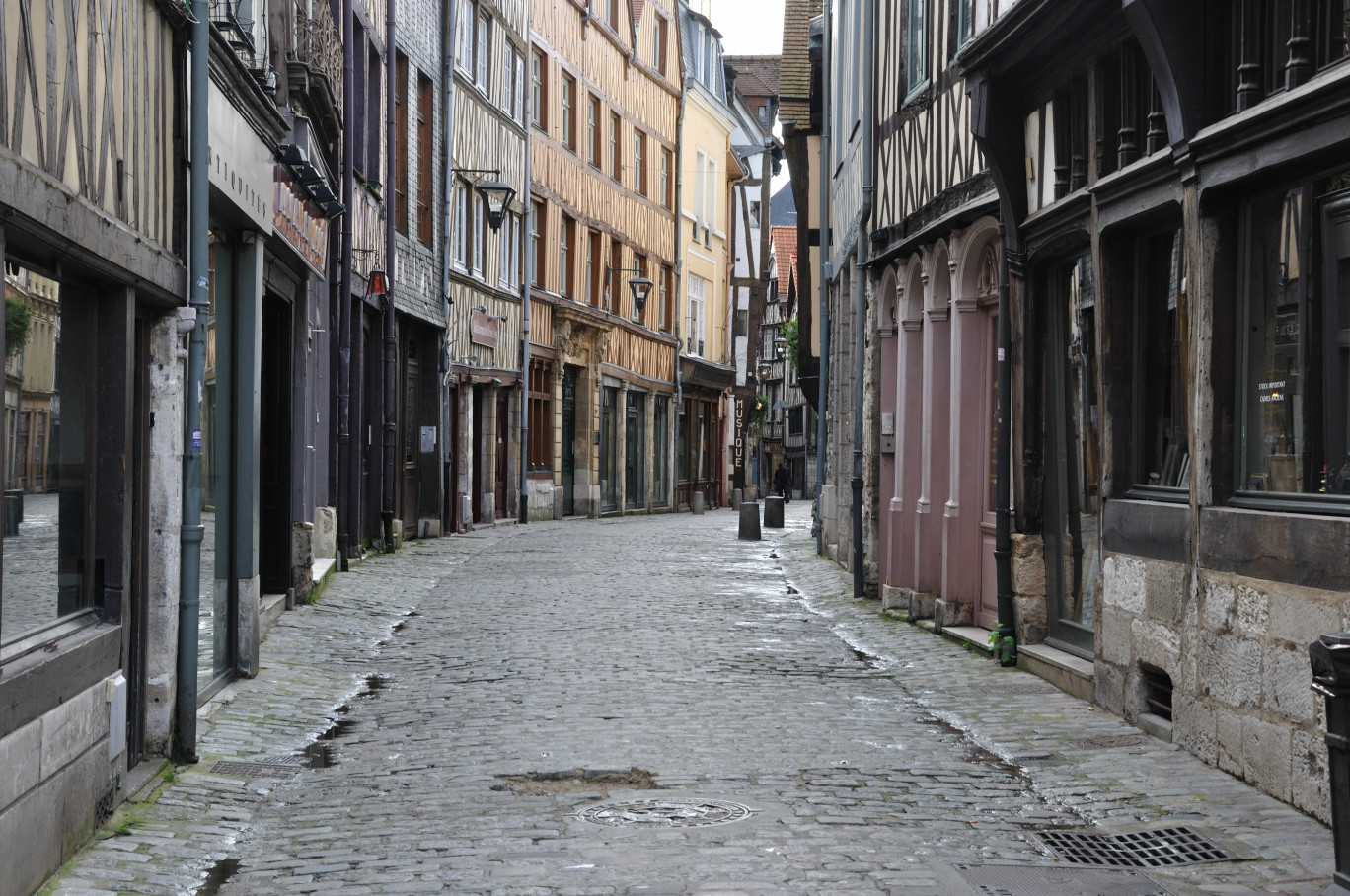 Dans la rue Damiette, ou rue des "antiquaires", est le coeur du quartier des antiquaires qui fait la renommée de la ville de Rouen. (Photo illustration)
