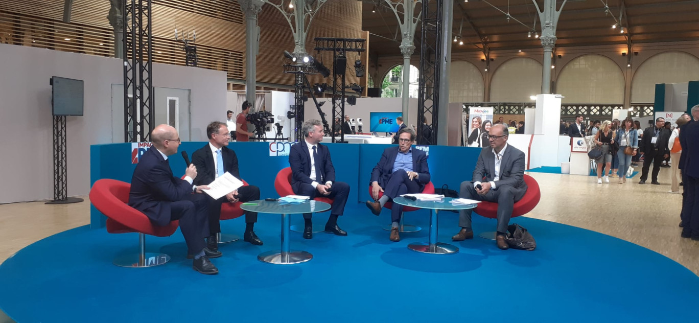De gauche à droite : l’animateur, François Asselin, président de la CPME, Jean-Baptiste Lemoyne, ancien ministre délégué aux PME, Christian Saint-Étienne, économiste, professeur au Cnam, Arnaud Haefelin, président du groupe Gainerie 91