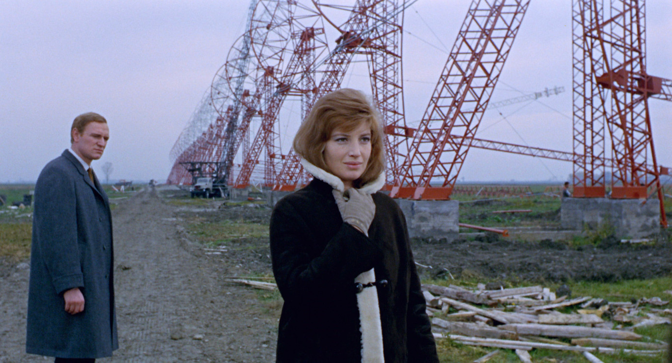 Richard Harris et Monica Vitti dans "Le Désert rouge".