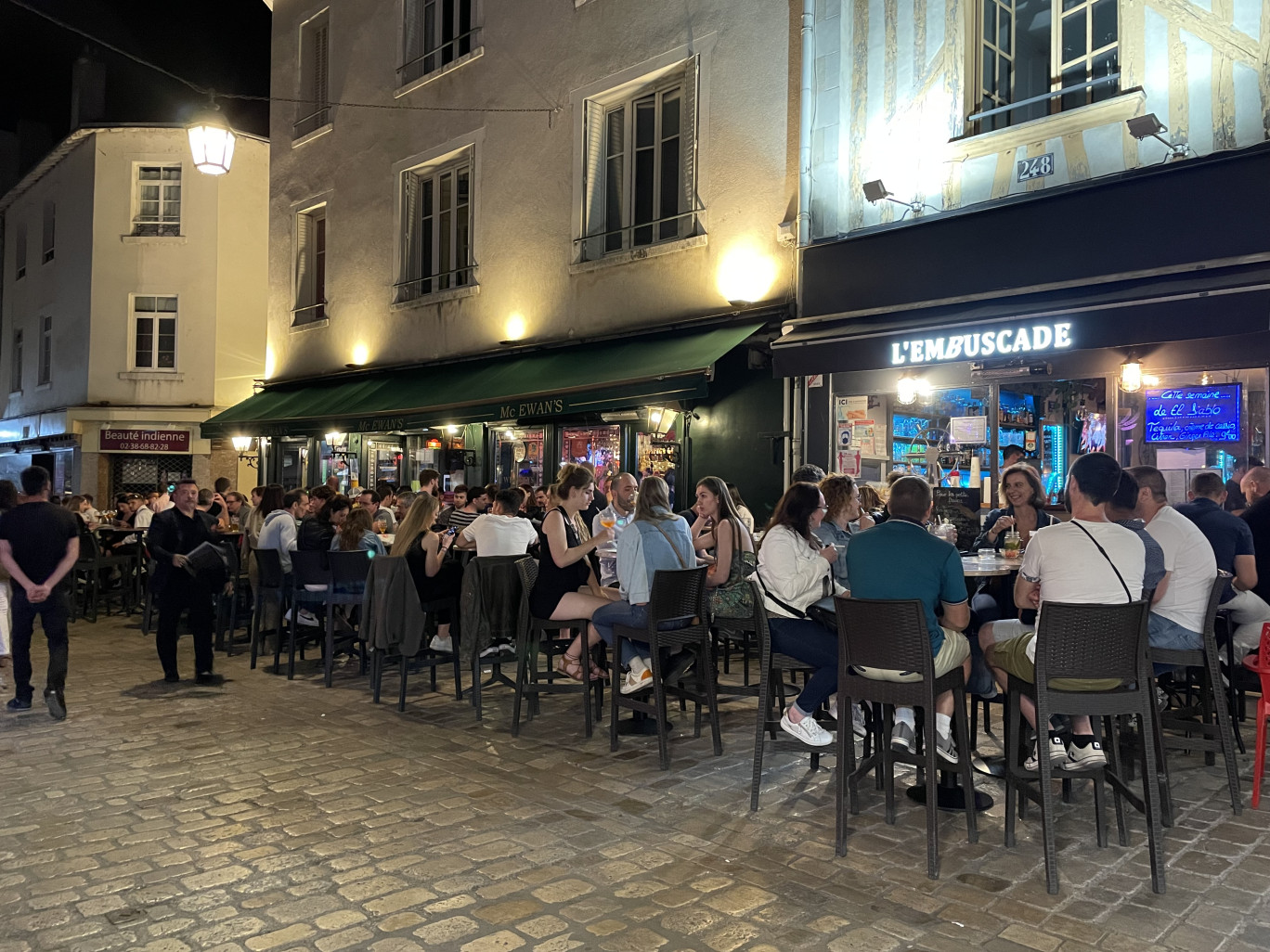 Effets d’aubaine, le calendrier des « remises à la pompe » impacte les achats de carburant    Il n’y a plus rien à attendre d’une reprise du tourisme , puisque « les touristes sont déjà revenus » ( bars à Angers).