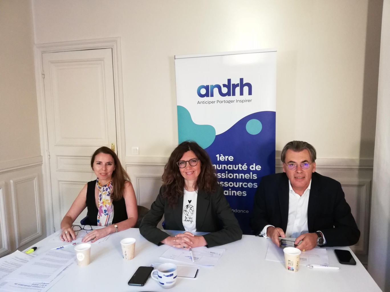 De gauche à droite,  Laurence Breton-Kueny, vice-présidente, Audrey Richard. (c)ANDRH, présidente,  Benoît Serre, vice-président délégué, de l’ANDRH