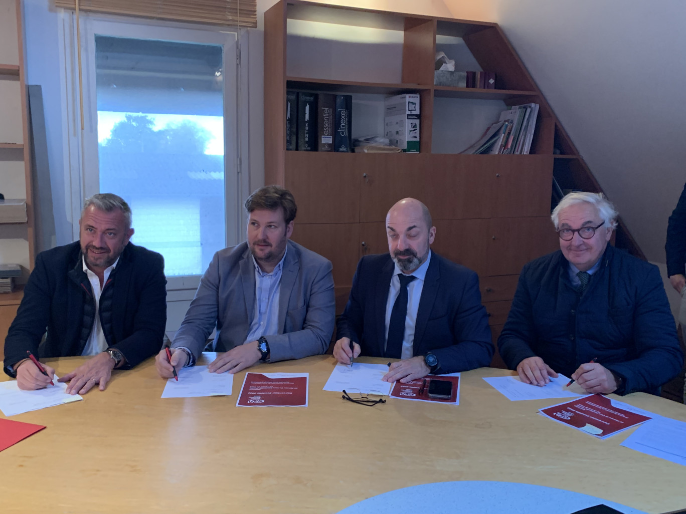 (d g. à dr.) Guillaume Dartois, président de la CMA 76, Fabrice Dubus, président du Smitvad, Olivier Bureaux, président de la communauté de communes Terroir de Caux, Jean-Nicolas Rousseau, président de la communauté de communes du Plateau de Caux Yerville-Doudeville (© Aletheia Press / L. Brémont)