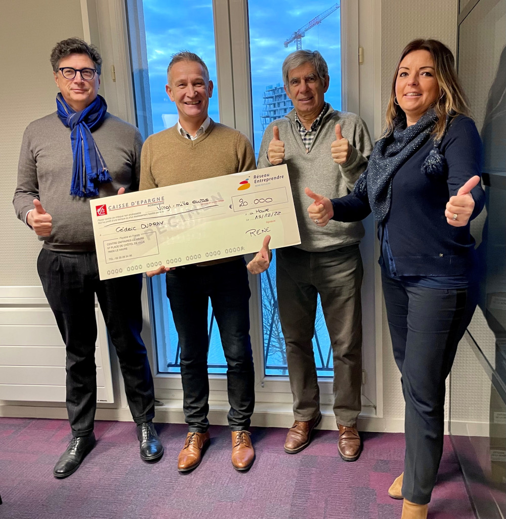 Patrick CONTE (Accompagnateur), Cédric DUPRAY(Lauréat) Eric QUELQUEJAY (Accompagnateur), Clarisse ABO DIB VATINEL (Administratrice Réseau Entreprendre Normandie Estuaire). (c) : Réseau Entreprendre® Normandie Estuaire.