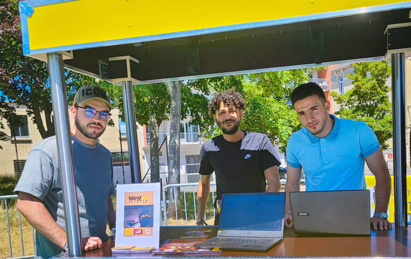 Bilal Zaïdi, Melvin Salez et Yacine Diabi ont reçu le prix Coup de coeur du Réseau Entreprendre Seine Estuaire pour leur projet Blindup. (Photo BlindUp)