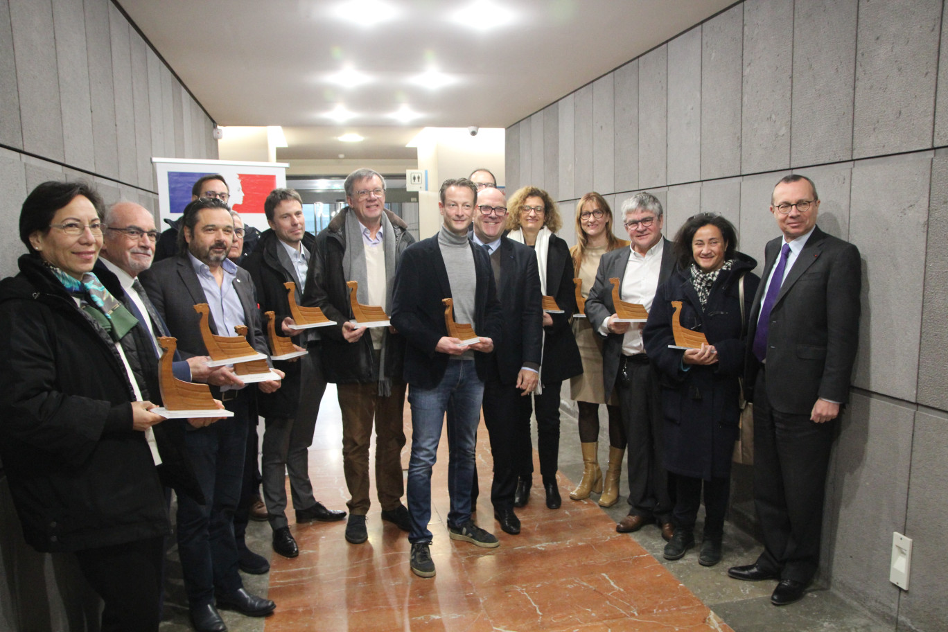 Les lauréats du 5ème appel à projets Draccare ont reçu le 14 décembre, un trophée, de la main de Bruno Bonnel, secrétaire général pour l’investissement (SGPI). (© Aletheia Press, Benoit Delabre)