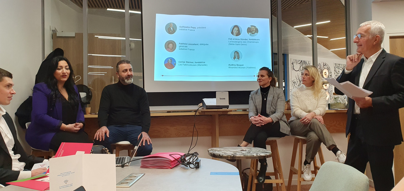 De droite à gauche  Guillaume Pepy, président d’Initiative France et les entrepreneurs, Cerise Steiner, Audrey Bouyer, Arzu et Feti Dündar 