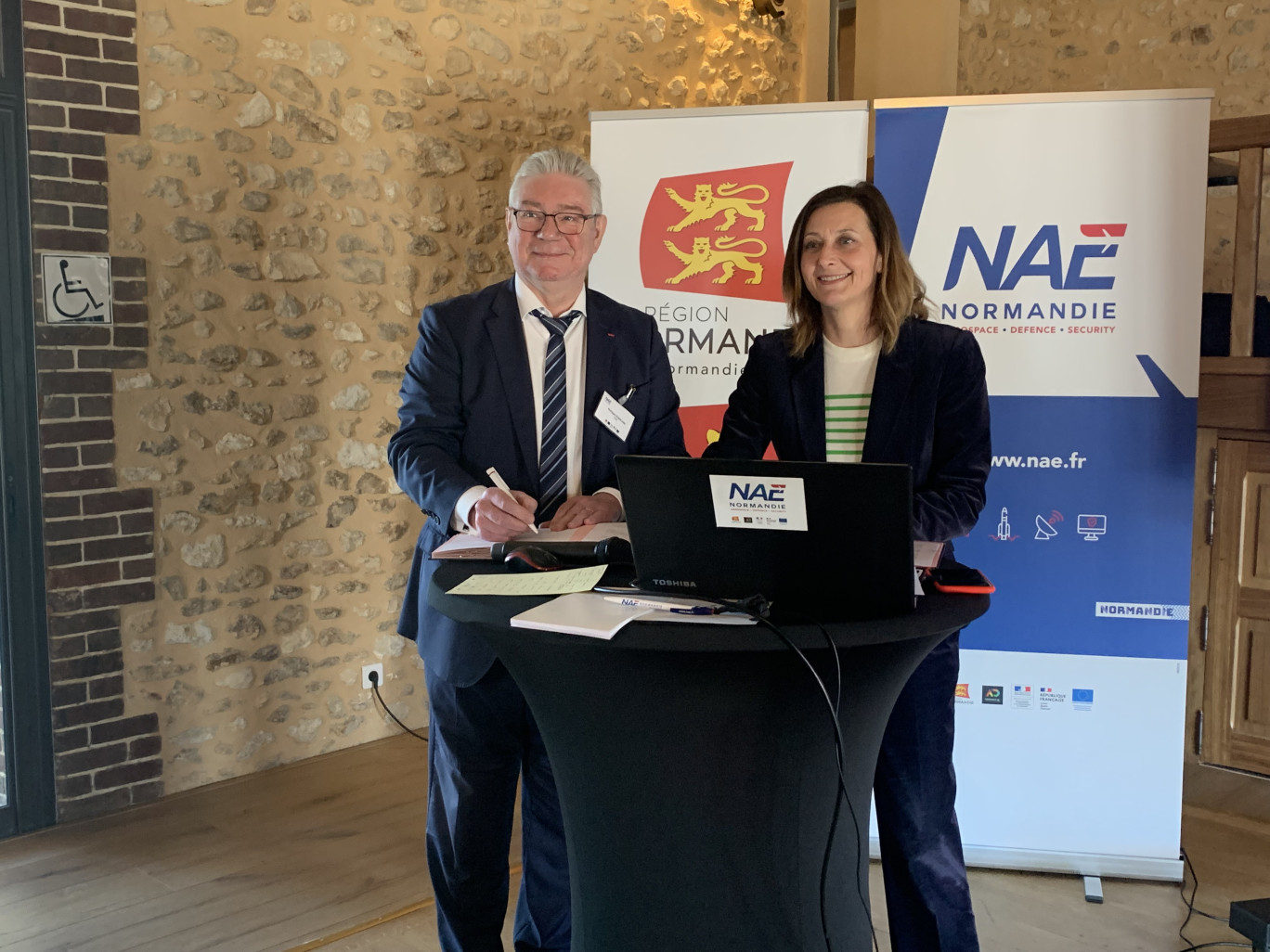 Philippe Eudeline et Sophie Gaugain, ce 5 avril à Ménilles, à l’occasion de la signature du contrat de filière pour la période 2023-2025. (©Aletheia Press  / L. Brémont)