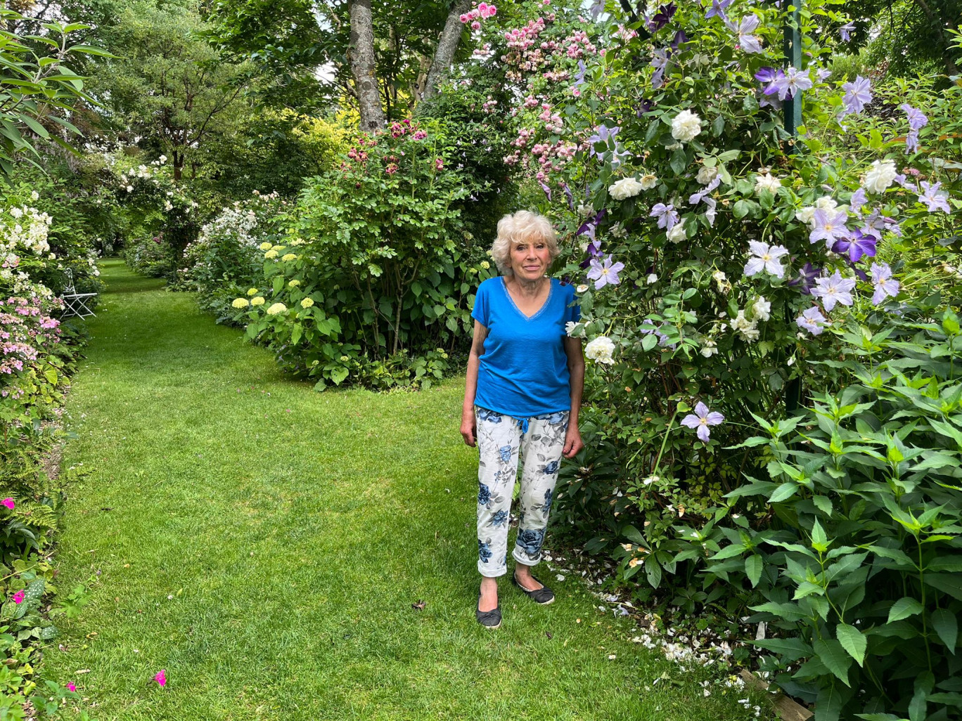 Gloria Le Bellegard a créé ses jardins pour rendre hommage à sa fille Angélique, disparue à l'âge de 19 ans. (Photo Gazette Normandie)