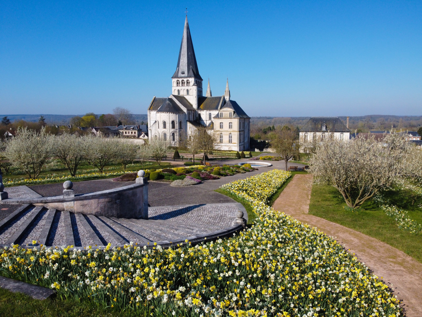 Tout près de Rouen à Saint-Martin-de-Boscherville, se trouve l’abbaye Saint-Georges et ses jardins. (©Marceau Bellenger - Département de la Seine-Maritime)