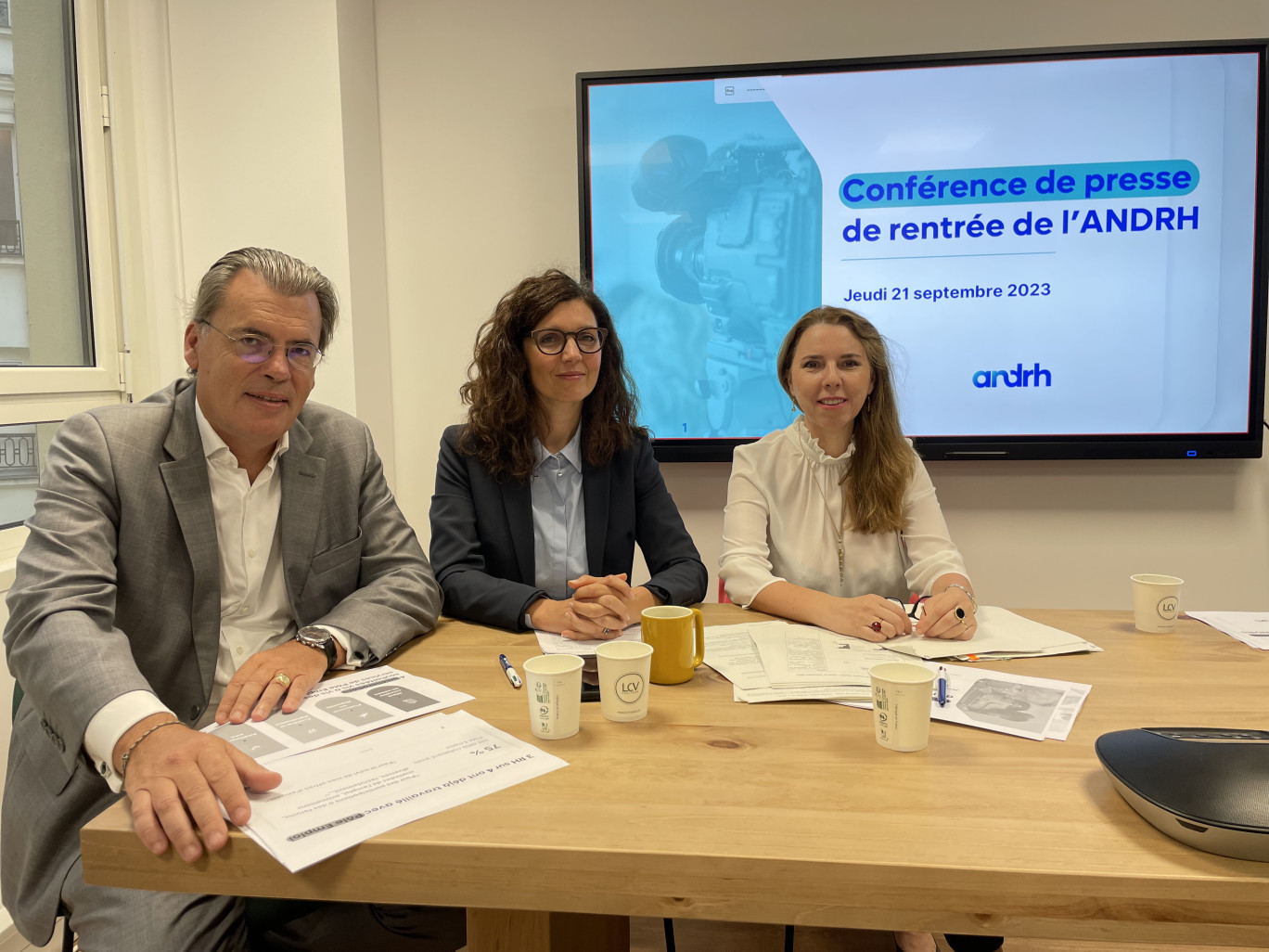 De gauche à droite, Benoît Serre, vice-président délégué de l’ANDRH, Audrey Richard, présidente nationale de l’ANDRH et Laurence Breton-Kueny, vice-présidente de l’ANDRH (© ANDRH)