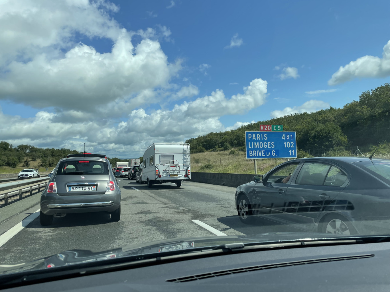 Les canicules « alimentent le cercle vicieux de l’automobilité », qui contribue au réchauffement climatique global