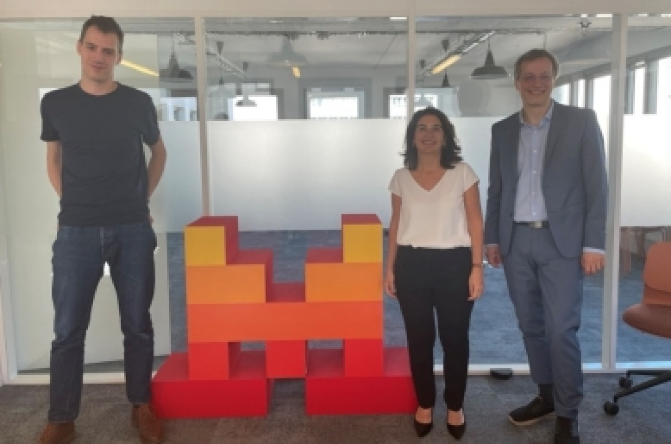 De gauche à droite : Arthur Mensch, CEO de Mistral AI, Delphine Manceau, Directrice générale de NEOMA et Alain Gouday, DGA Digital de NEOMA (c) Neoma Business School