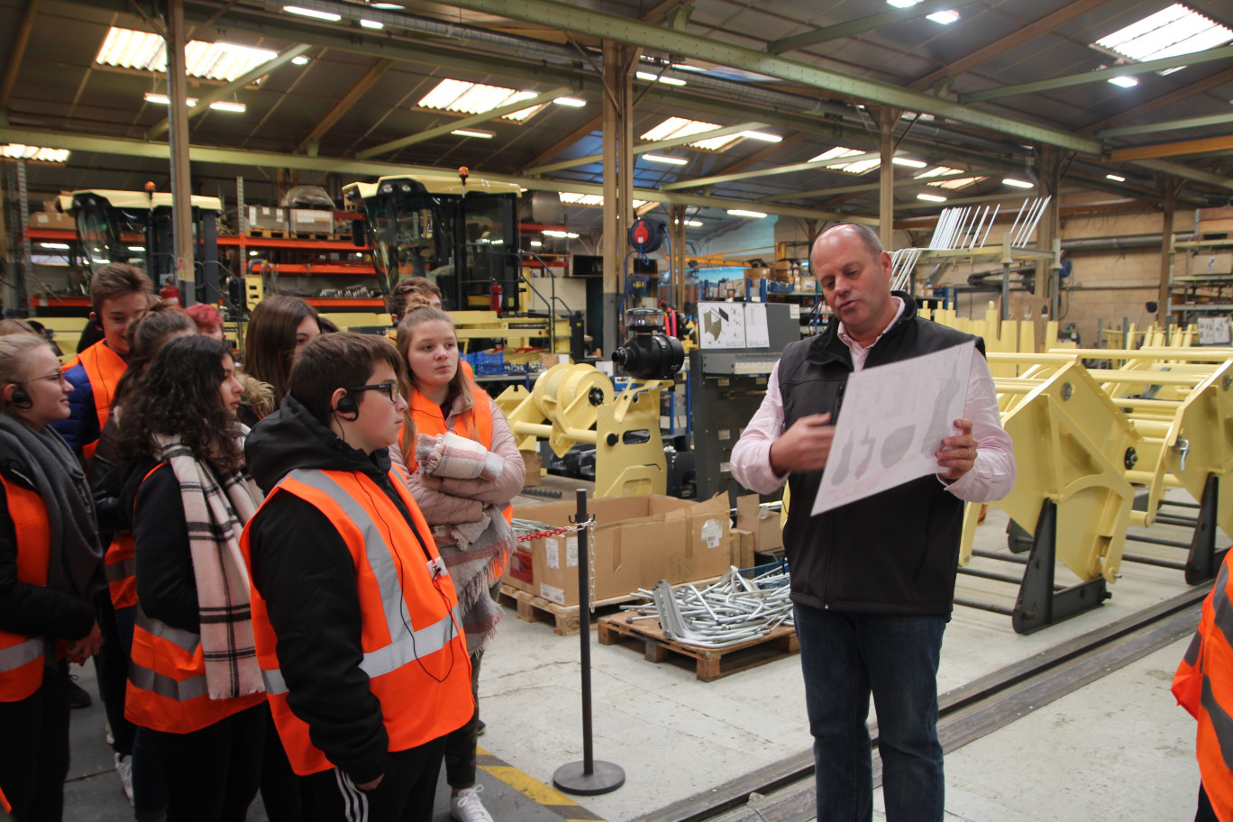 Crédit photo : Benoît Delabre.
Guillaume Dehondt, gérant, a détaillé les différents métiers nécessaires au fonctionnement de son entreprise, spécialisée dans les machines de récolte et de transformation du lin.
