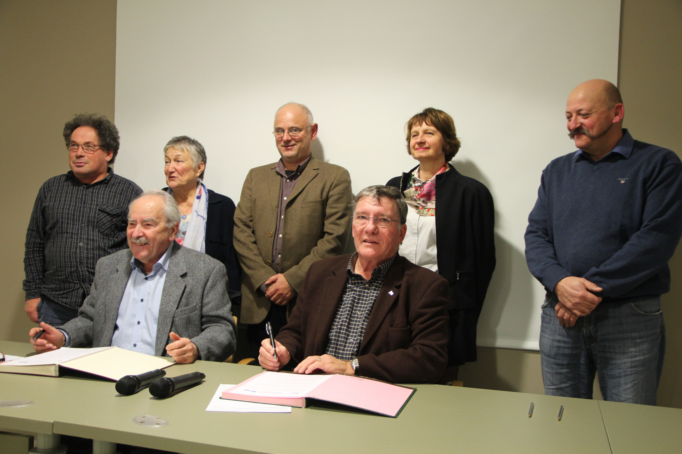 Crédit : Benoit Delabre pour Aletheia Press,
Jean-Claude Weiss (à g.) et Dominique Frébourg (à dr.) ont signé cette convention à la Maison des Compétences. 

