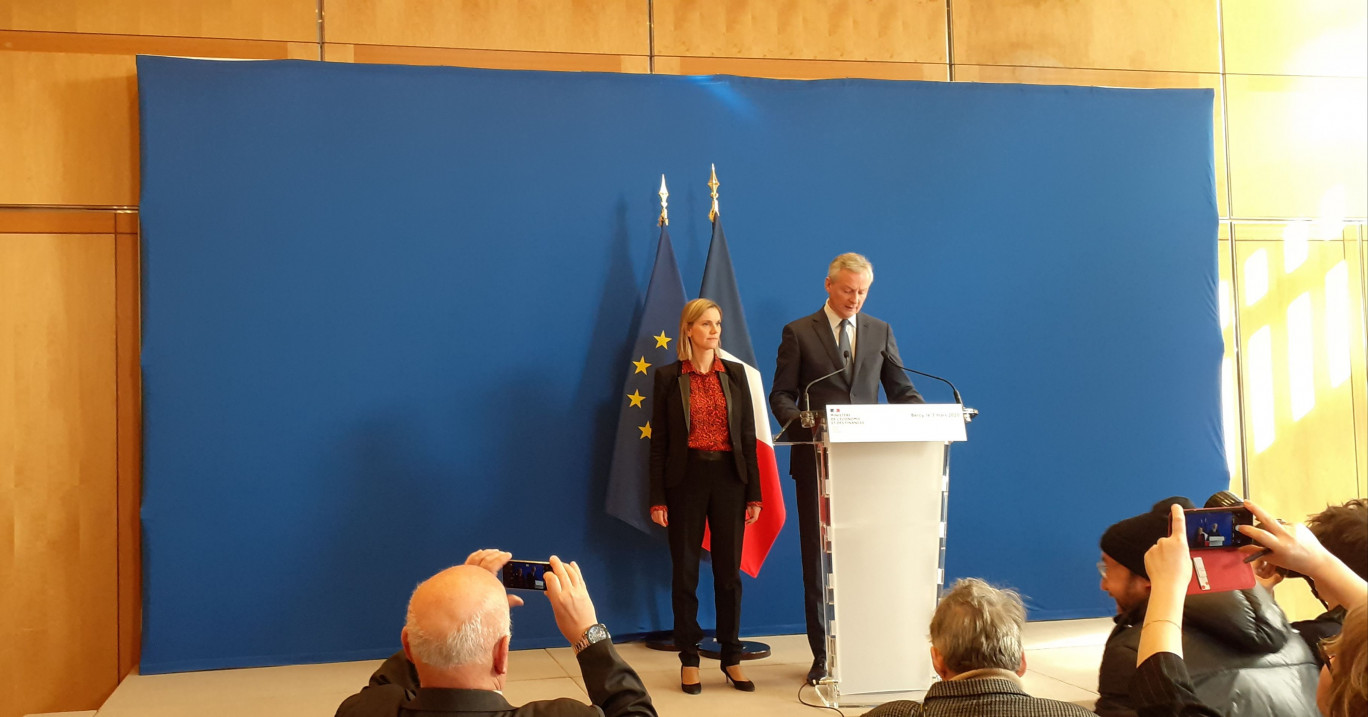 Crédit Photo : Anne DAUBREE, « Le ministre de l’Economie, Bruno Le Maire, lors de son intervention, le 4 mars, et la secrétaire d'état Agnès Pannier-Runacher ».