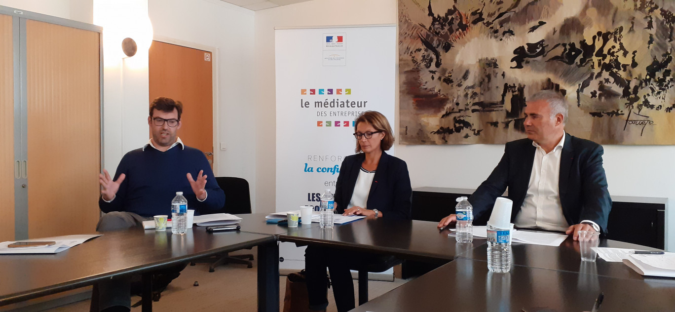 De gauche à droite : Philippe Lafon, fondateur de Skillbase, Stéphanie Pauzat, vice-présidente
déléguée à la CPME, Pierre Pelouzet, Mediateur des entreprises