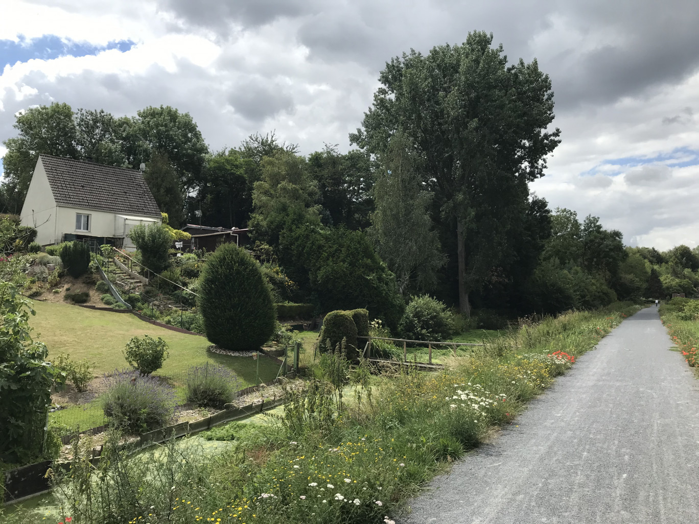 Photo : Olivier RAZEMON
A la campagne, dans la  Somme et le Cantal
